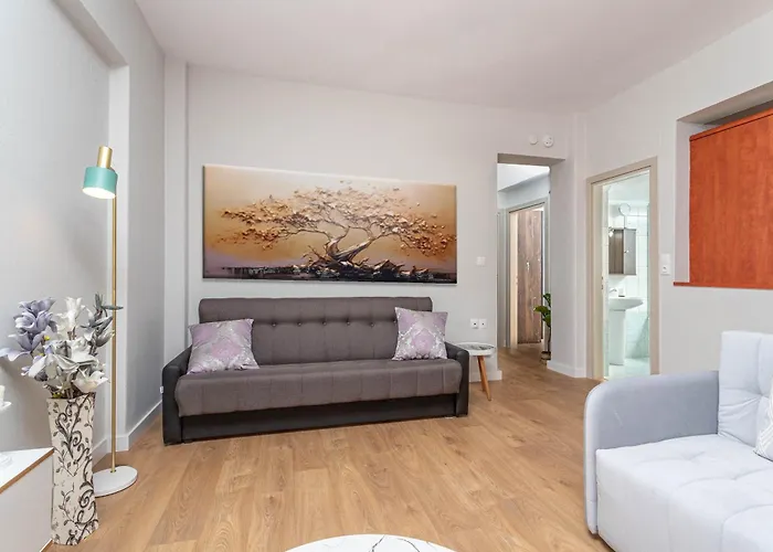 Georgias * Néa Fókaia